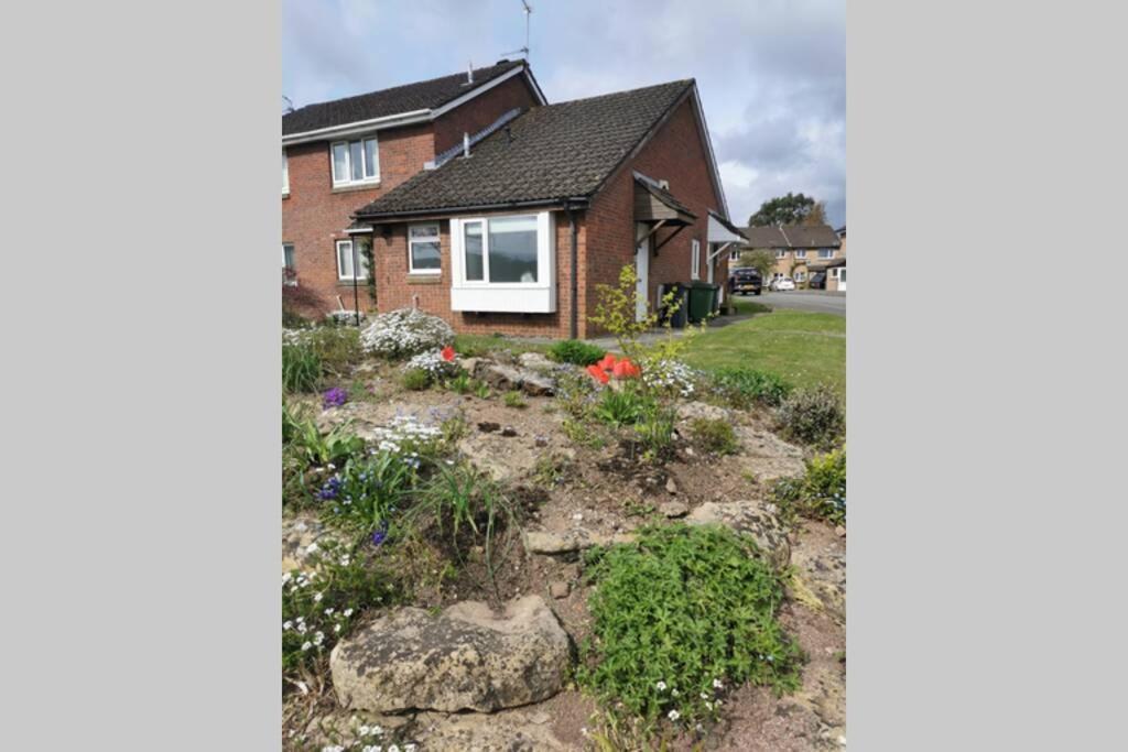 Stylish Studio Bungalow, Close To Cardiff Centre Exterior foto